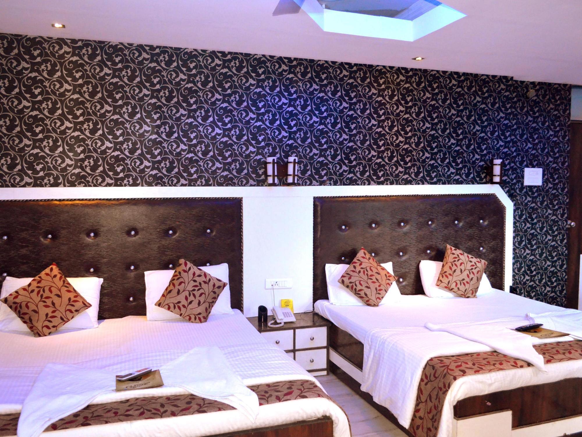 Akash Continental Hotel Rishīkesh Екстериор снимка