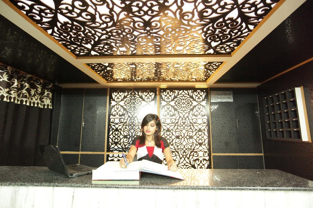 Akash Continental Hotel Rishīkesh Екстериор снимка