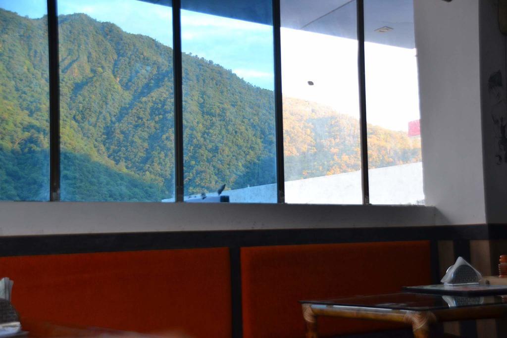 Akash Continental Hotel Rishīkesh Екстериор снимка