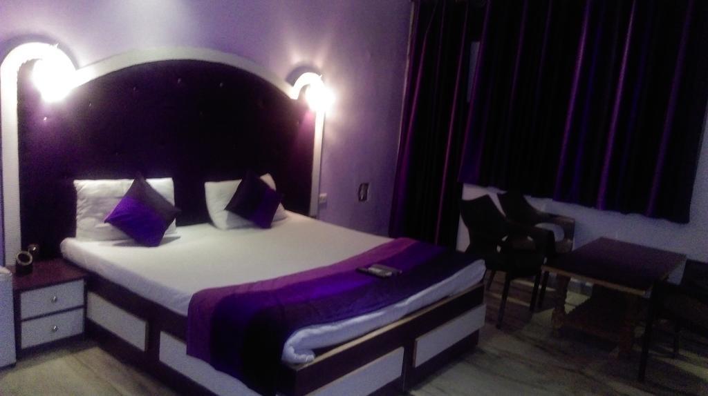 Akash Continental Hotel Rishīkesh Екстериор снимка