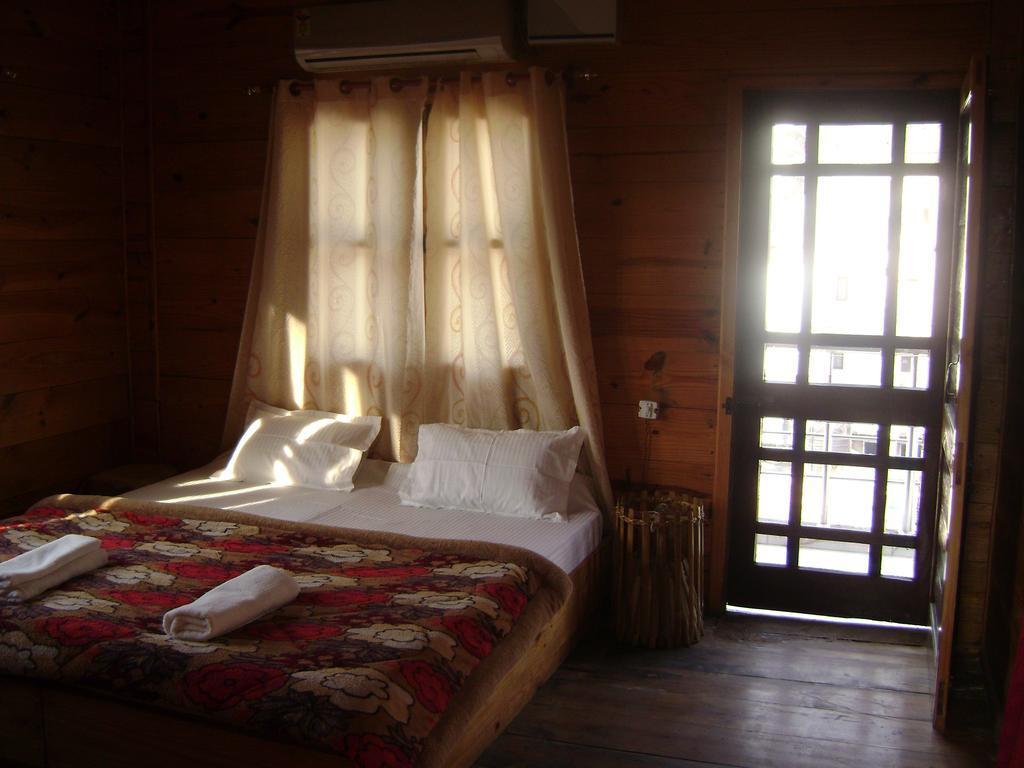 Akash Continental Hotel Rishīkesh Екстериор снимка