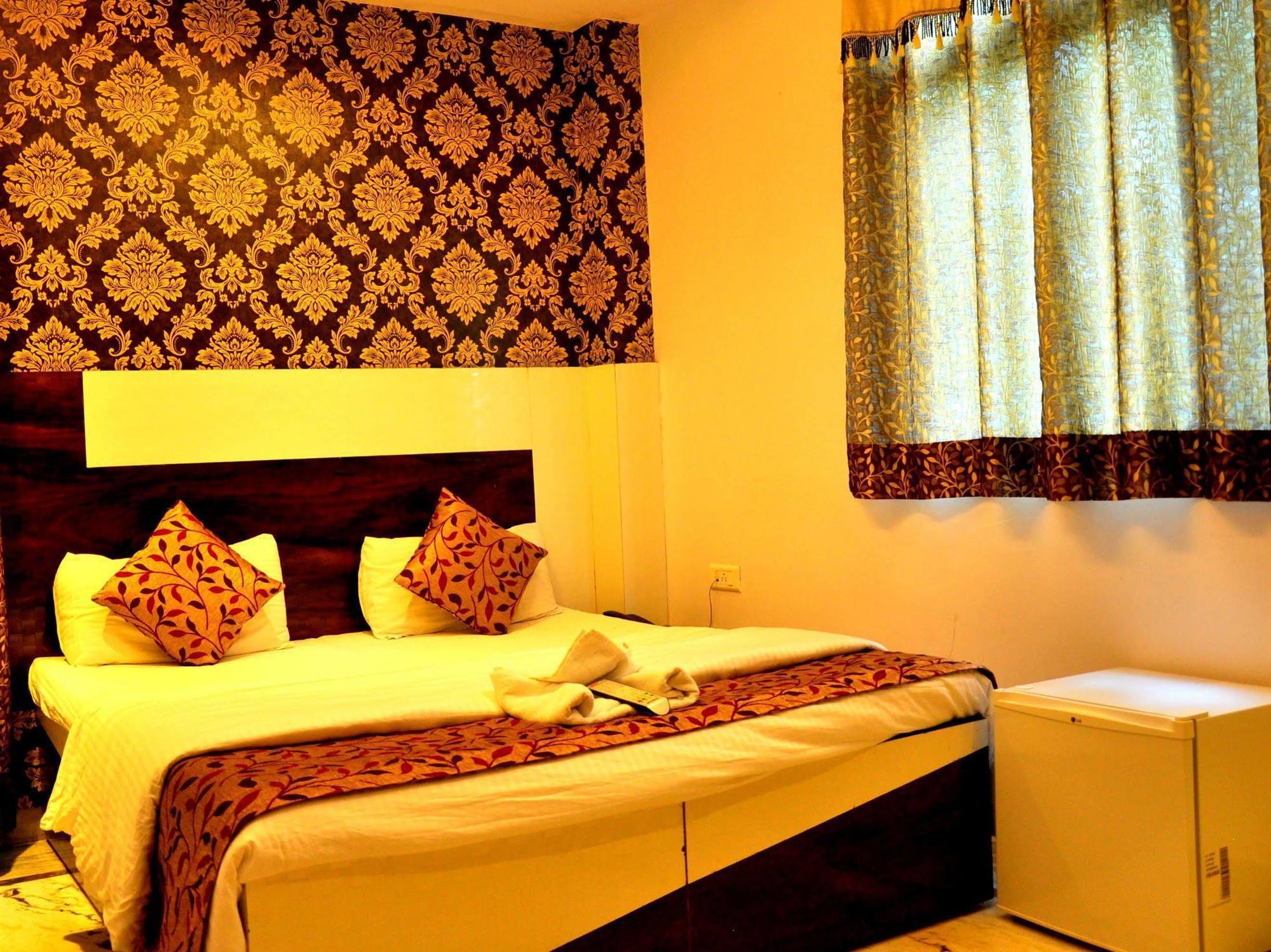 Akash Continental Hotel Rishīkesh Екстериор снимка