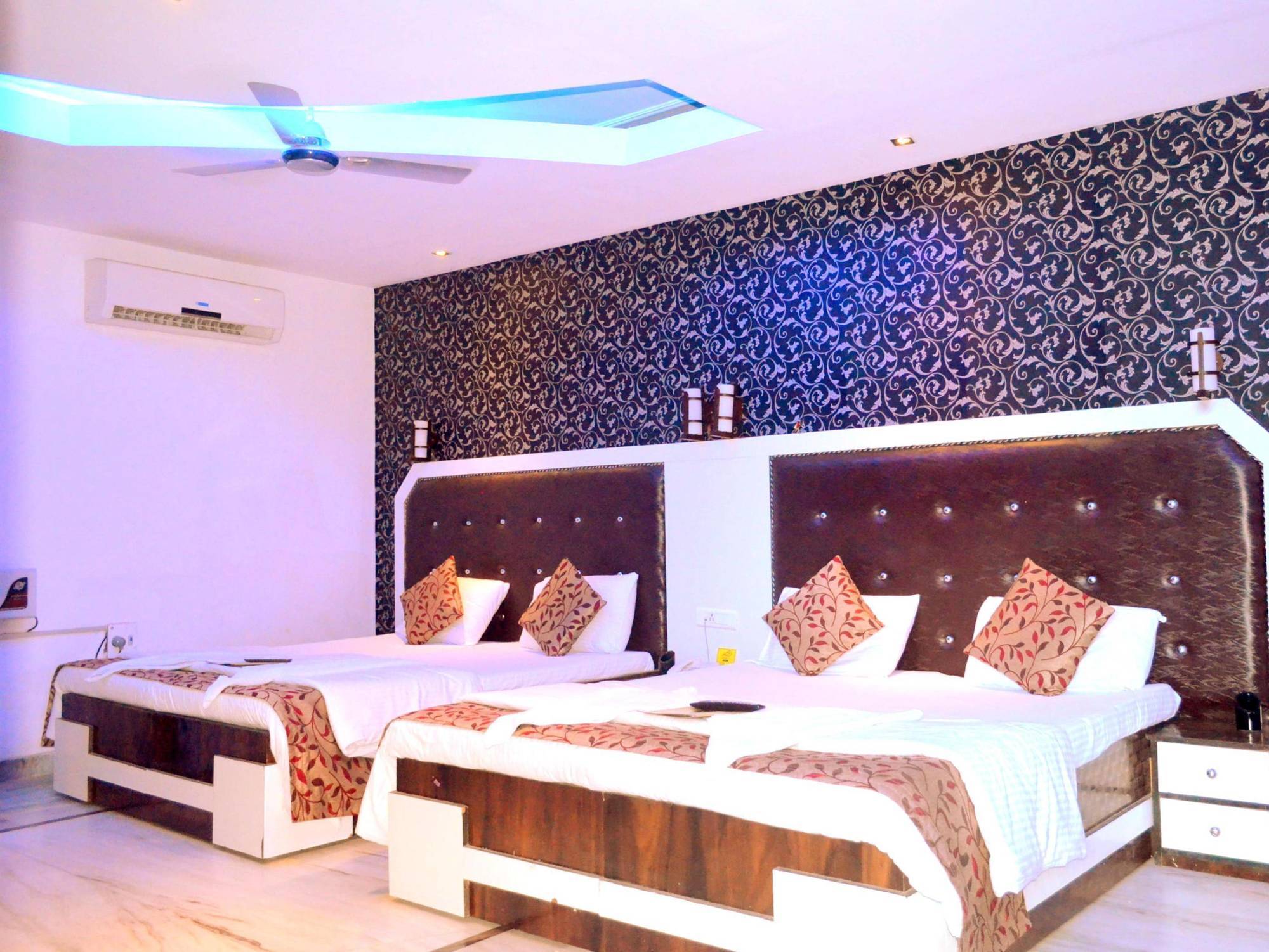 Akash Continental Hotel Rishīkesh Екстериор снимка