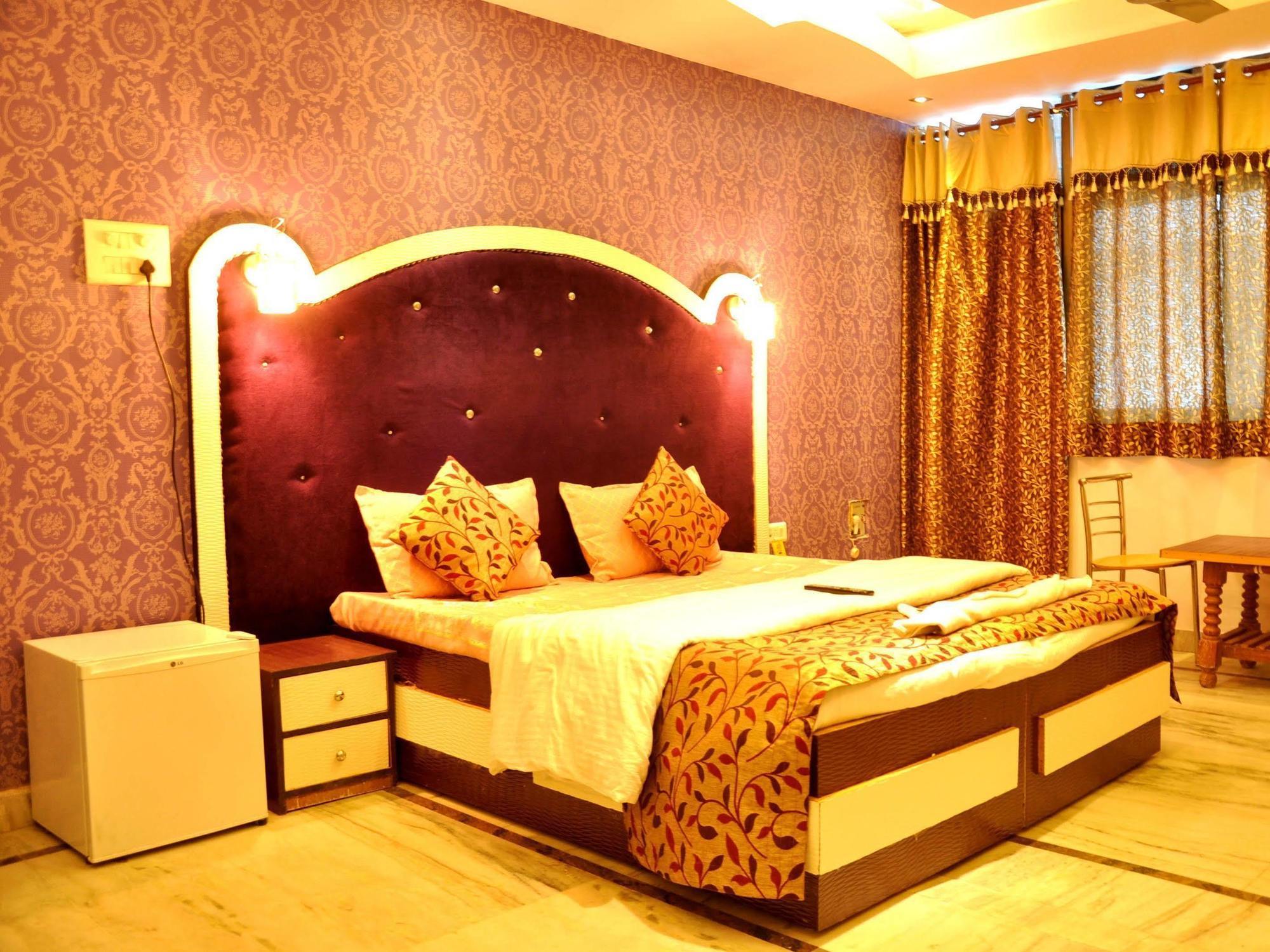 Akash Continental Hotel Rishīkesh Екстериор снимка